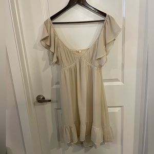 Storia Flowy Shortsleeved Cream Dress